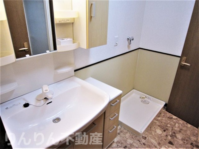 【洗面所】 | フェリーチェ・レジデンツァ | 明るい洗面所です