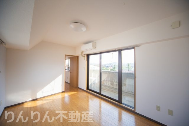 【洋室】 | ピッコロカーザ セコンダ | 使い勝手のいい洋室です