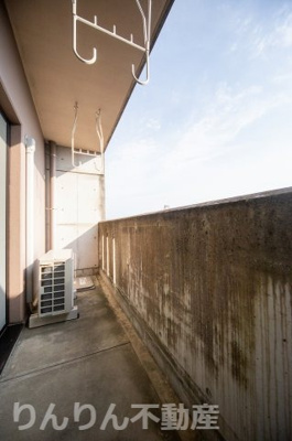 【バルコニー】 | ピッコロカーザ セコンダ | 外からの目が気にならないバルコニーで洗濯物が干せます