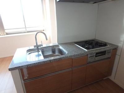 【キッチン】 | ＴＨＥパームス日本橋小伝馬町ヴィサージュ | システムキッチン（3口ガスコンロ・グリル付）