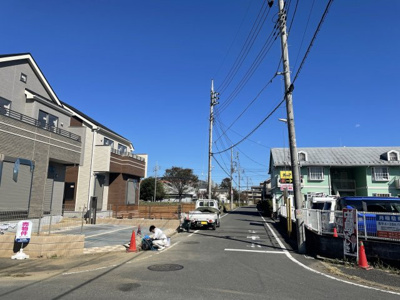 【前面道路含む現地写真】 | 仲介手数料無料　日野市南平４丁目新築戸建て4棟　２号棟