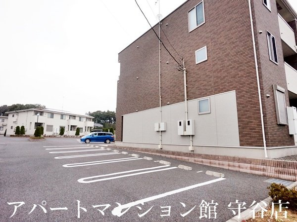 ラ・コリーナDの駐車場