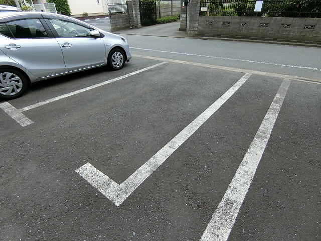 メゾン昭和の駐車場