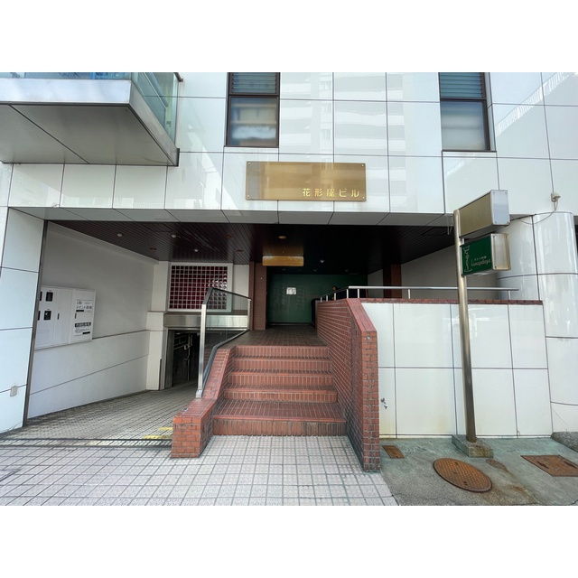 岐阜市殿町１丁目の店舗一部のエントランス