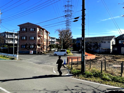 【前面道路含む現地写真】 | 仲介手数料無料　日野市平山4丁目新築戸建て4棟　4号棟