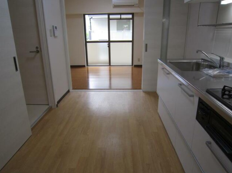 シーザーレジデンス美好町の居間・リビング