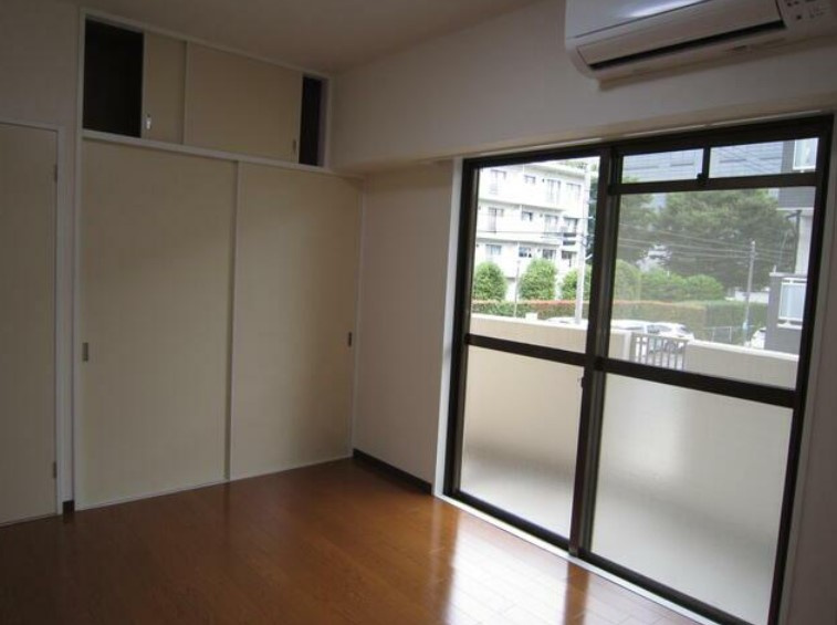 シーザーレジデンス美好町の寝室