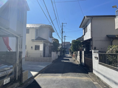 【前面道路含む現地写真】 | 仲介手数料無料　日野市落川　新築戸建て１棟　１号棟