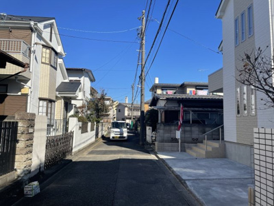 【前面道路含む現地写真】 | 仲介手数料無料　日野市落川　新築戸建て１棟　１号棟