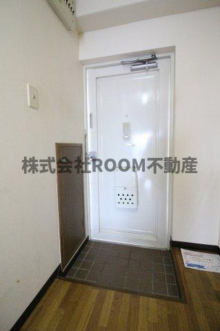 あいらんど花繰　Ａのエントランス|建物の内部です