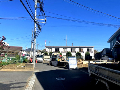 【前面道路含む現地写真】 | 仲介手数料無料　日野市落川新築戸建て２棟　１号棟