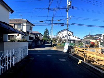【前面道路含む現地写真】 | 仲介手数料無料　日野市落川新築戸建て２棟　１号棟
