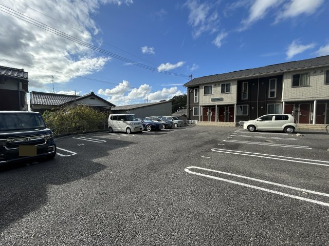 グランメゾン祇園の駐車場