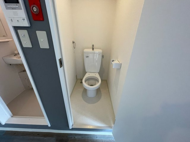ロフティ岡田のトイレ|別号室のトイレになります。
