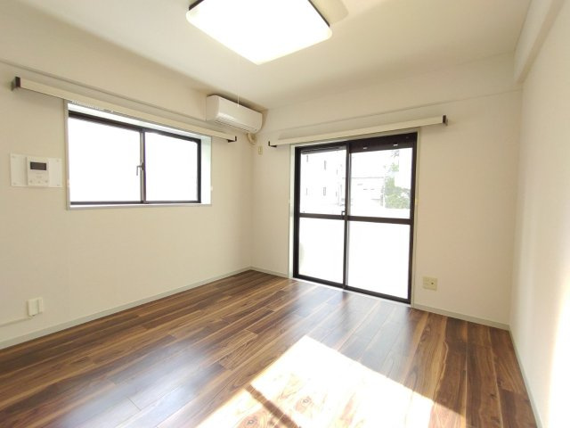 グランドール天神の居間・リビング|日当たり良好