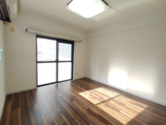 グランドール天神の洋室|南西向き