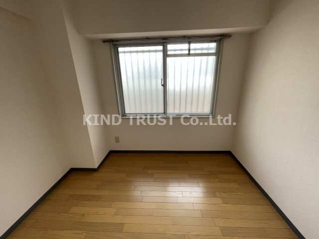 エスコート中崎の洋室