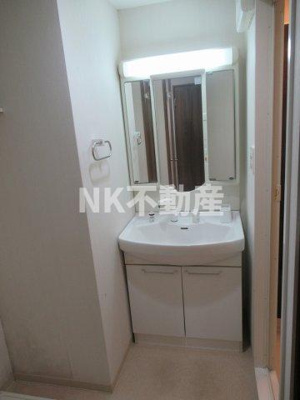 【洗面所】 | Y'z Lucao(ワイズルカオ）（新石切賃貸） | 忙しい朝には欠かせない洗面所です