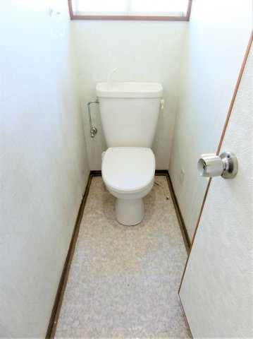 八街市吉倉貸家のトイレ