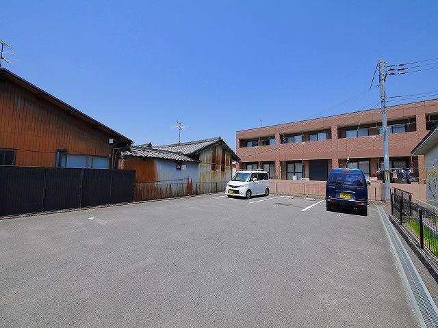 ラ・セゾン弐番館の駐車場|駐車場があります