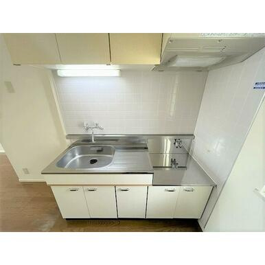 熊本市東区長嶺東５丁目のアパートのキッチン