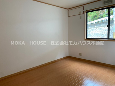 【洋室】 | サニーフラット御立 | 個人の部屋や寝室として使える洋室です