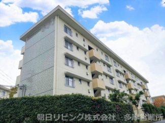 【外観】 | 手入れの行き届いた植栽が清潔感を感じさせる外観！！
