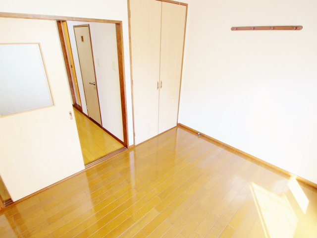 サンライズ鶴江Aの洋室