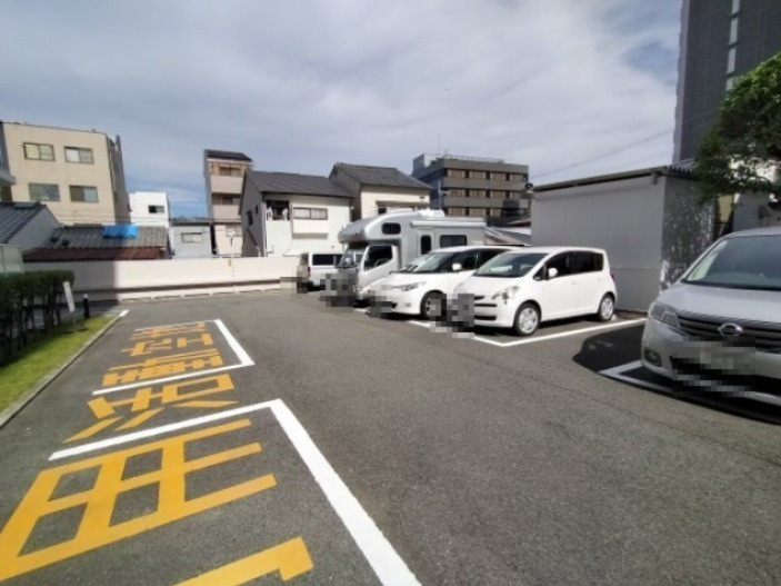 中本公園スカイハイツの駐車場|マンション敷地内にある平面駐車場です。