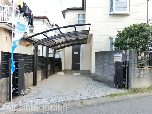 長作町　中古戸建の駐車場|カーポート屋根付　