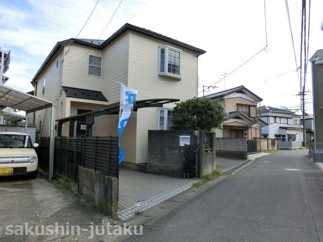 長作町　中古戸建の前面道路含む現地写真|長作町　リフォーム住宅　カースペース２台　南西角地　３ＬＤＫ