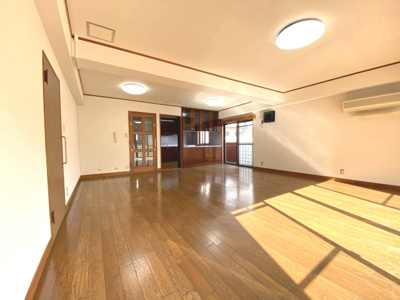 【居間・リビング】 | オガワビル | 前回募集時の写真です
照明器具はつきません