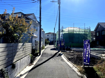 【前面道路含む現地写真】 | 仲介手数料無料　府中市天神町4丁目新築戸建て2棟　2号棟