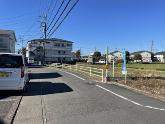 【前面道路含む現地写真】