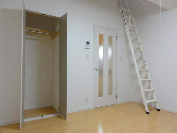 ピュアボナール新堀の洋室