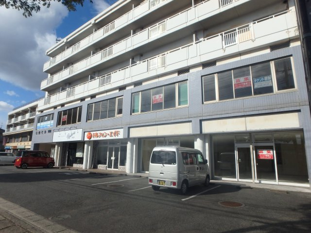 亀山ビル100の外観
