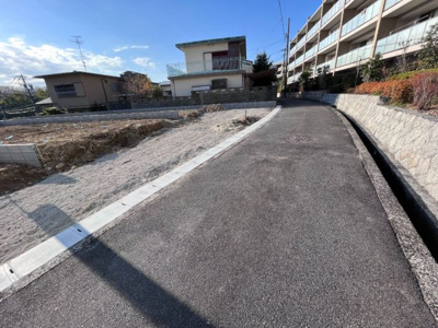 【前面道路含む現地写真】 | 千種区富士見台第5期　全3棟　2号棟＜仲介手数料無料＞富士見台小・千種台中　新築一戸建て | 12/24撮影
住宅ローンアドバイザーの村田です。住宅ローン審査が通らなかった方、あきらめる前にご相談ください。