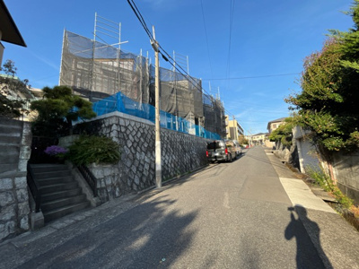 【前面道路含む現地写真】 | 千種区富士見台第5期　全3棟　2号棟＜仲介手数料無料＞富士見台小・千種台中　新築一戸建て | 4/1撮影
住宅ローンアドバイザーの村田です。住宅ローン審査が通らなかった方、あきらめる前にご相談ください。