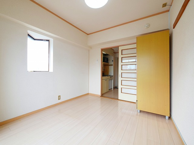 アイリスハイツ1号館の洋室
