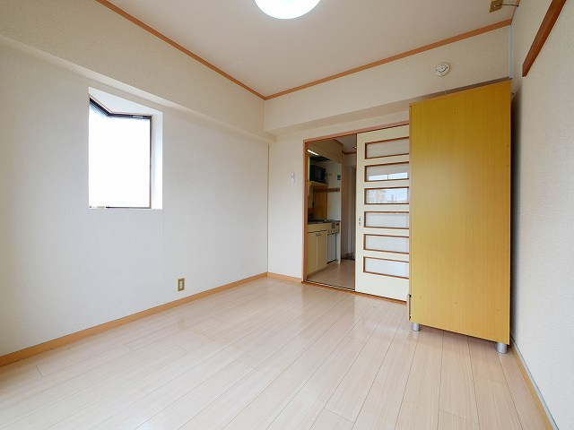 アイリスハイツ1号館の洋室