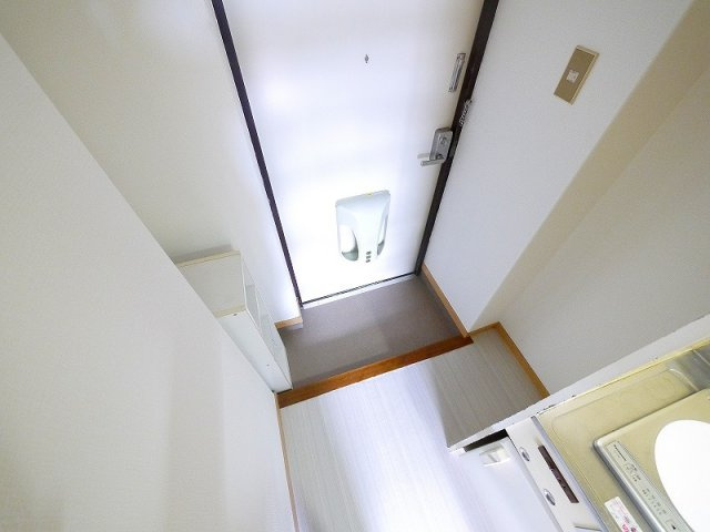 アイリスハイツ1号館の玄関|シンプルで使いやすい玄関です