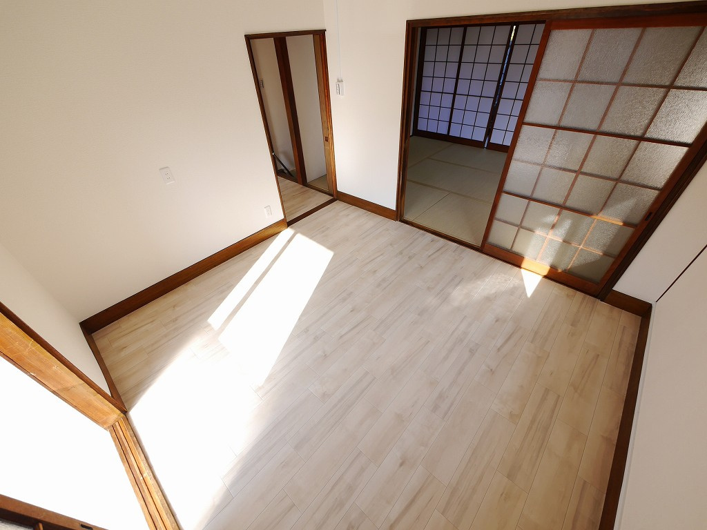 東丸山町連棟戸建の洋室
