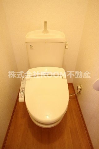 ジェネスカミムラのトイレ|落ち着いた色調のトイレです