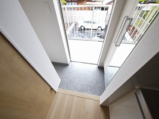 メゾンド・ローズの玄関|収納もある玄関です