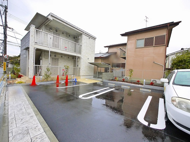 メゾンド・ローズの駐車場|カースペースがあります