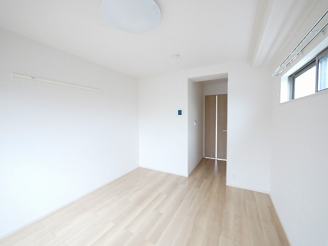 メゾンド・ローズの居間・リビング|こちらのリビングで趣味の時間をお楽しみください