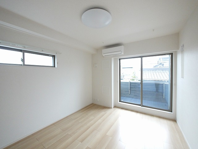 メゾンド・ローズの寝室|開放的な寝室です