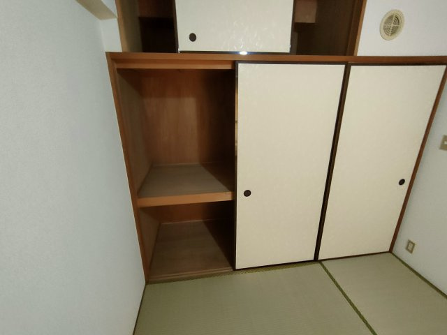 宍田ビルの収納