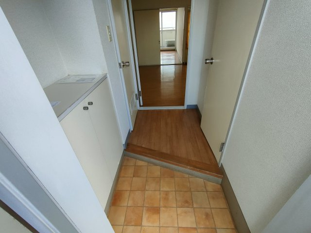 宍田ビルの玄関