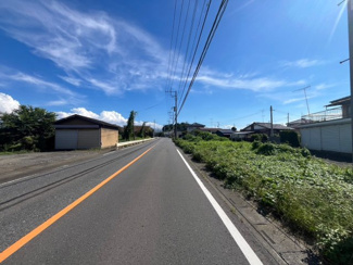 【前面道路含む現地写真】 | 日高市田木　建築条件なし売地・資材置場用地　JR川越線『武蔵高萩駅』徒歩38分